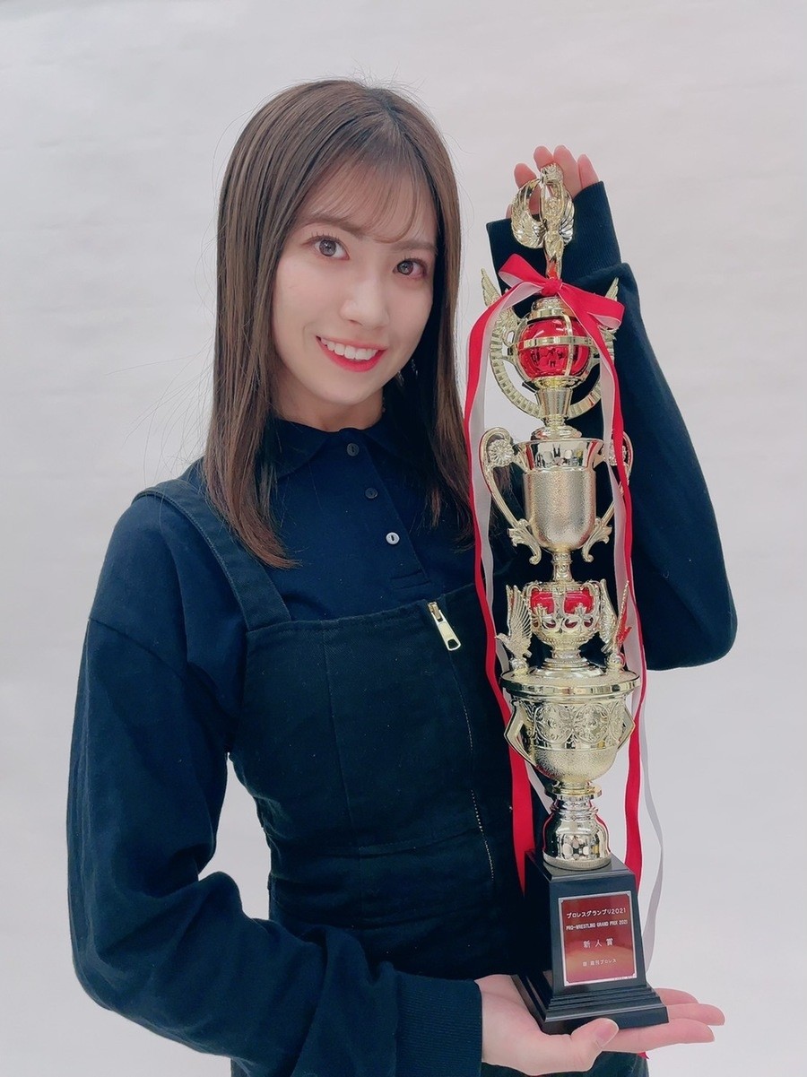 荒井優希が週刊プロレス制定「プロレスグランプリ2021」新人賞を受賞