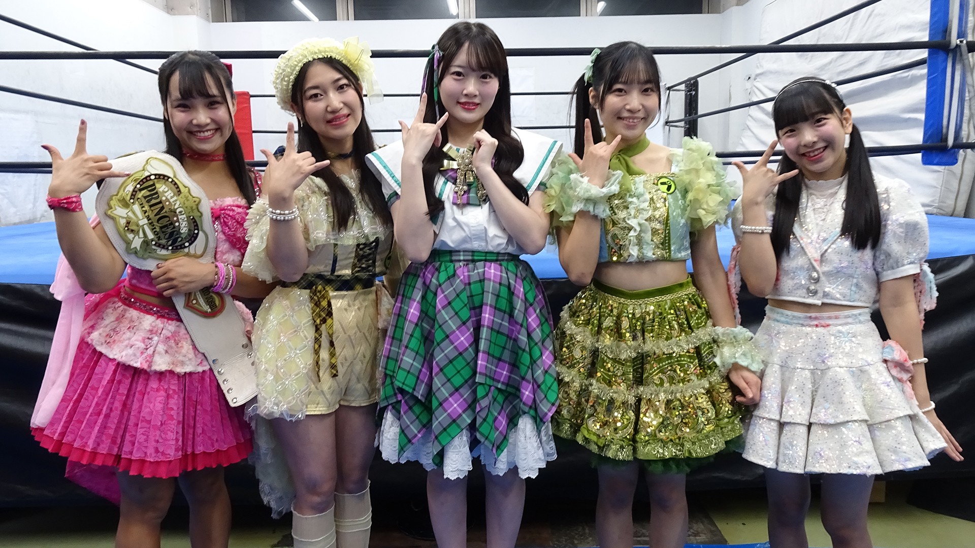 【今日の公開(パフォーマンス)練習】KLP48の山根涼羽が初めてリングでダンスパフォーマンス! コーナーにも登ってポーズも披露!「この中で踊られているのはすごいですね。曲中に叫んじゃってアイドルじゃなくなりました」(山根)報道陣の「闘ってみたい?」の問いかけには「人生で一回は経験してみたい」。