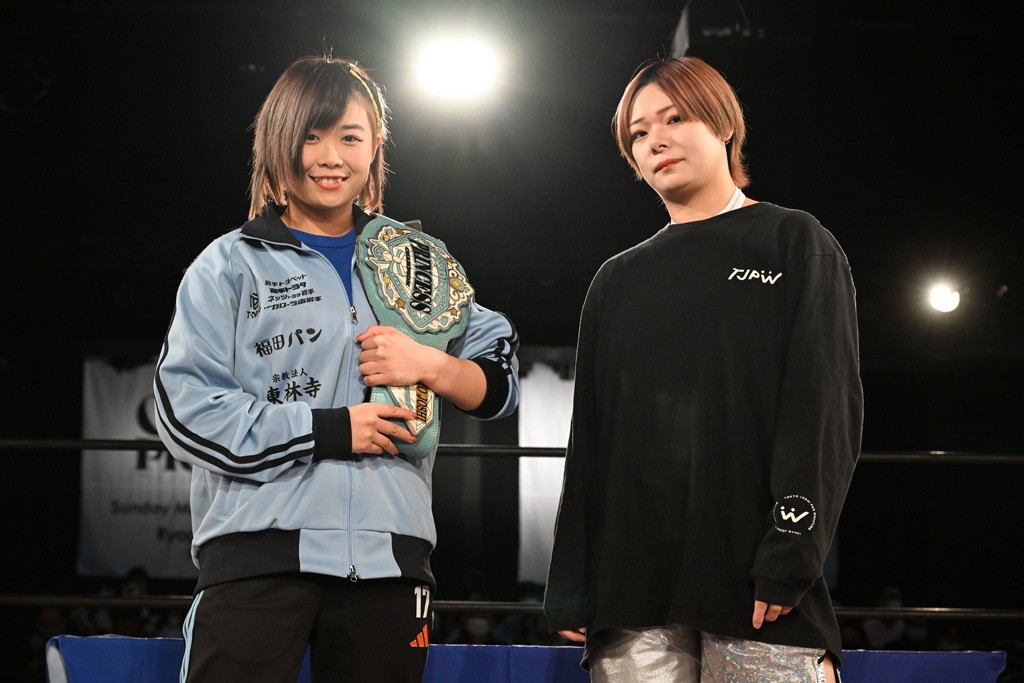 【公開調印式】2・14後楽園のインター王座戦へ火花!「研究されているだろうけど、もっと知らない凍雅を見せる」(凍雅)「守り抜いて3月両国でこのタイトルマッチをしたい」(MIRAI)