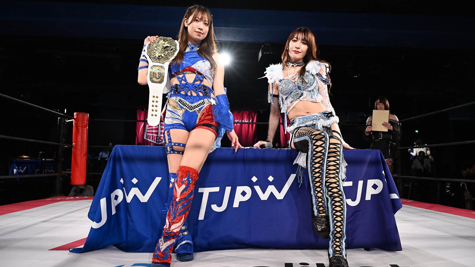 【本日の調印式】6・7後楽園のプリプリ戦へ「女・上福ゆき、33歳。初夏、頑張ります」（上福）「積み重ねたものを全部ぶつけて今回も勝つ」（荒井）