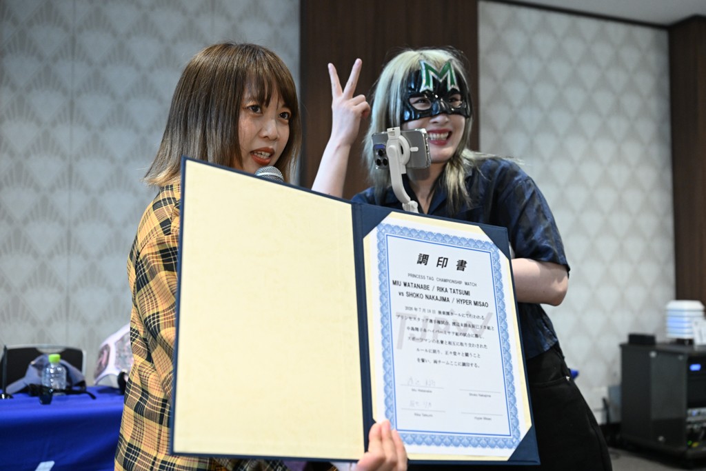 【プリンセスタッグ調印式】享楽共鳴がボイコットも記者になりすまして白昼夢に質問攻め! さらに調印書も強奪!「前哨戦でどうにか覚悟決めさせてやる」(リカ)